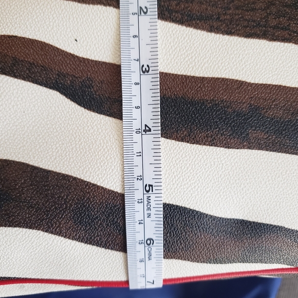 Dooney and Bourke zebra tote - Picture 16 of 16